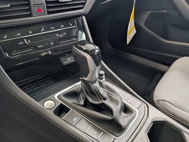 New 2026 Volkswagen Jetta SE FWD image 20