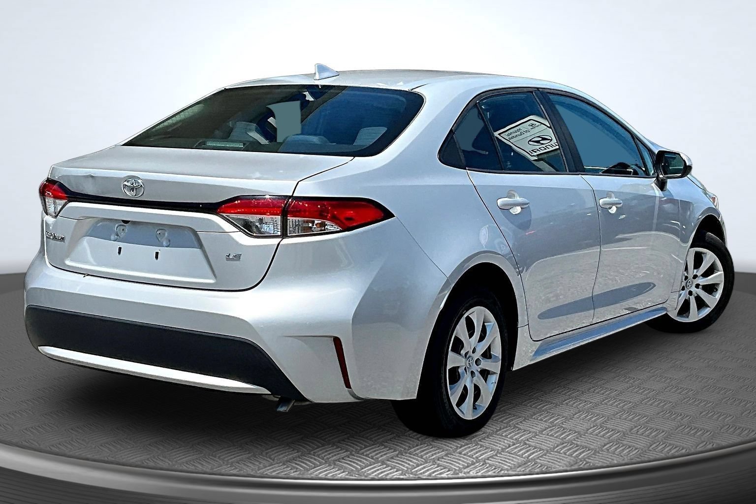 Used 2021 Toyota Corolla LE FWD image 5