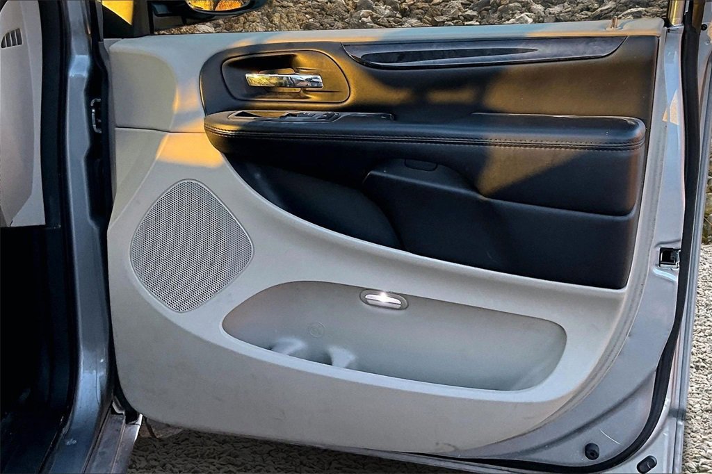 Used 2019 Dodge Grand Caravan SE image 22