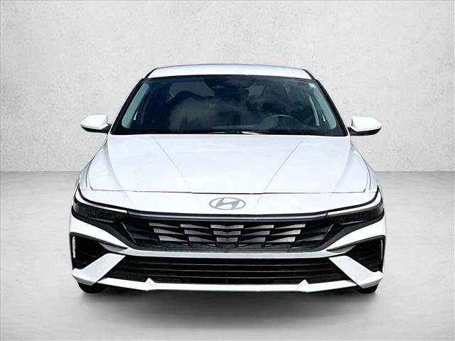 Used 2025 Hyundai Elantra Hybrid FWD image 3