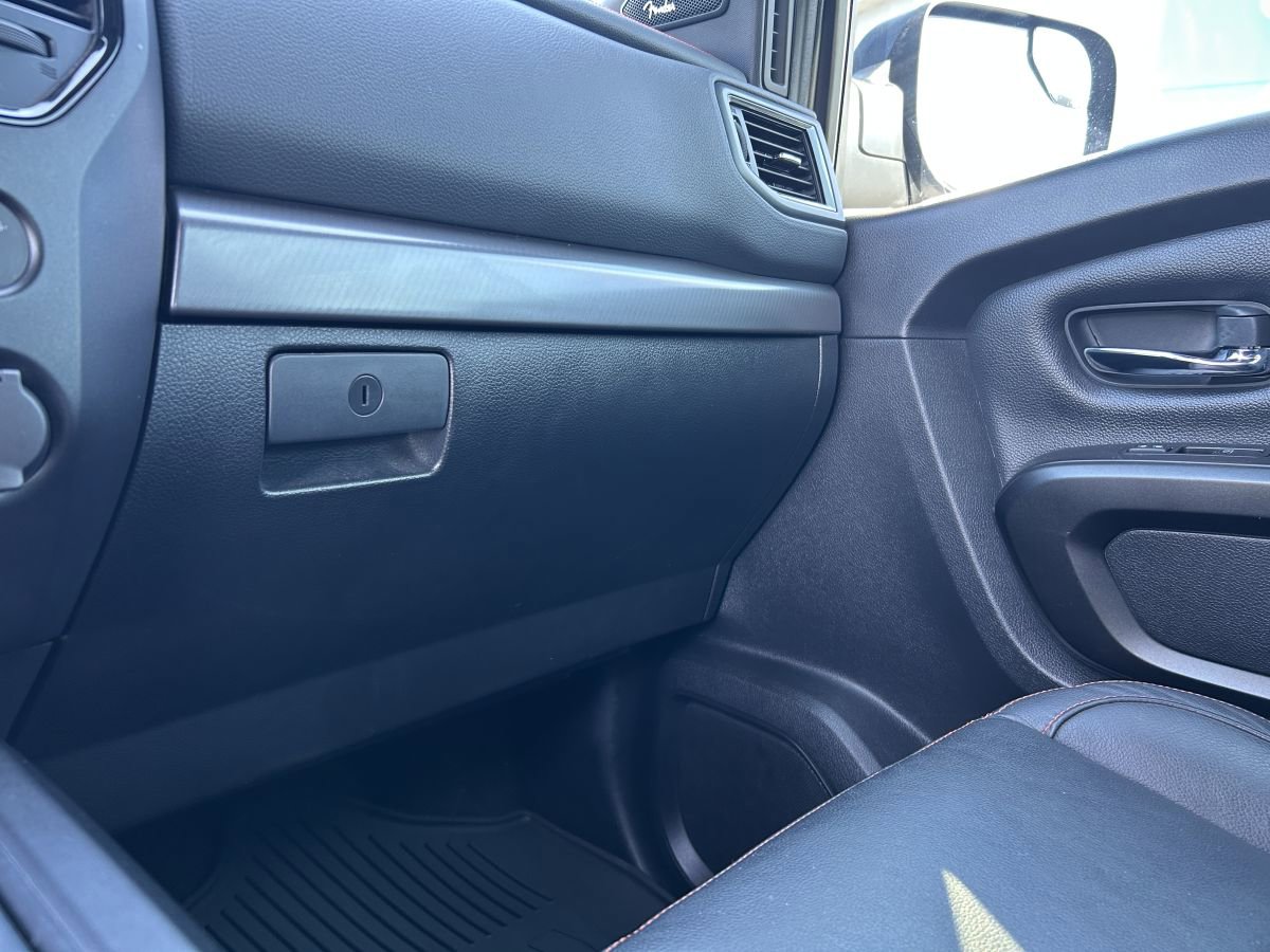 Used 2021 Nissan Titan PRO-4X w/ Pro-4x Convenience Package image 12