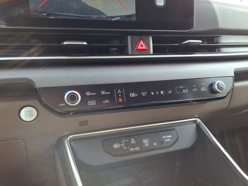 Used 2025 Kia Carnival EX image 11