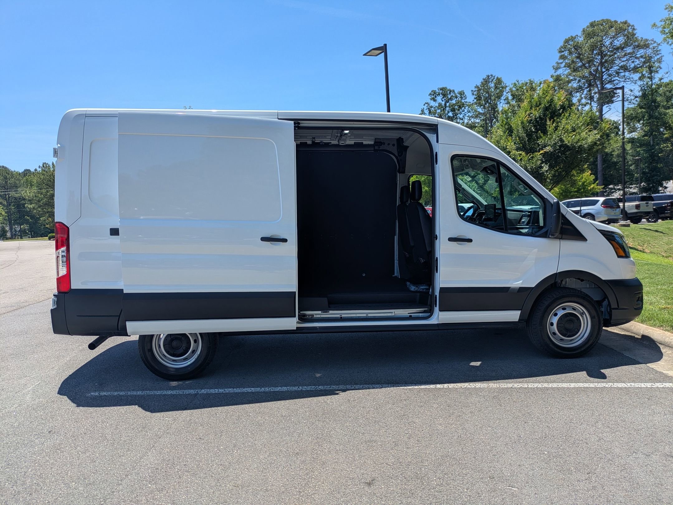 New 2026 Ford Transit 250 148 Medium Roof w/ Load Area Protection Package RWD image 24