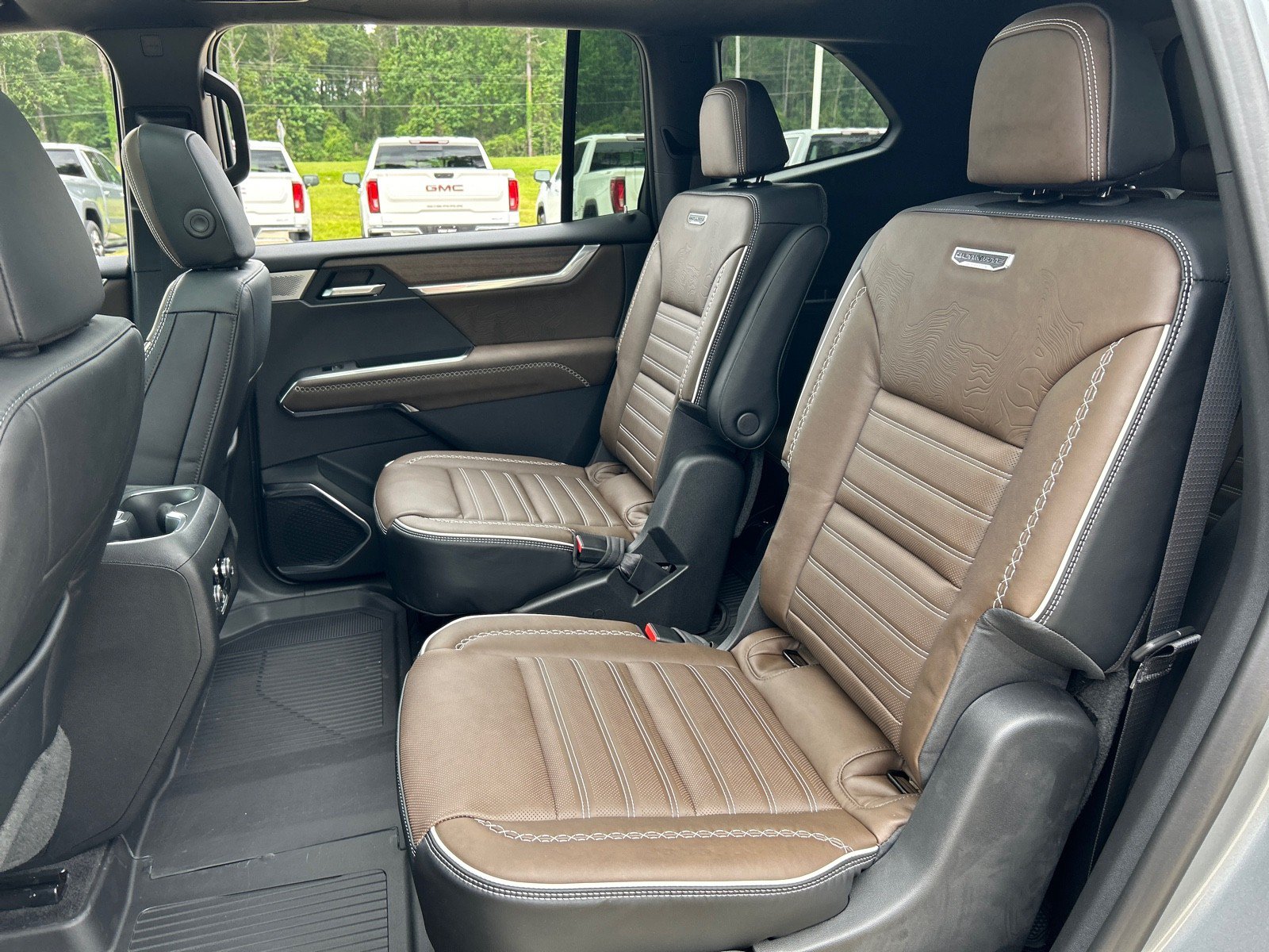 New 2026 GMC Acadia Denali Ultimate w/ LPO, Floor Liner Package FWD image 16