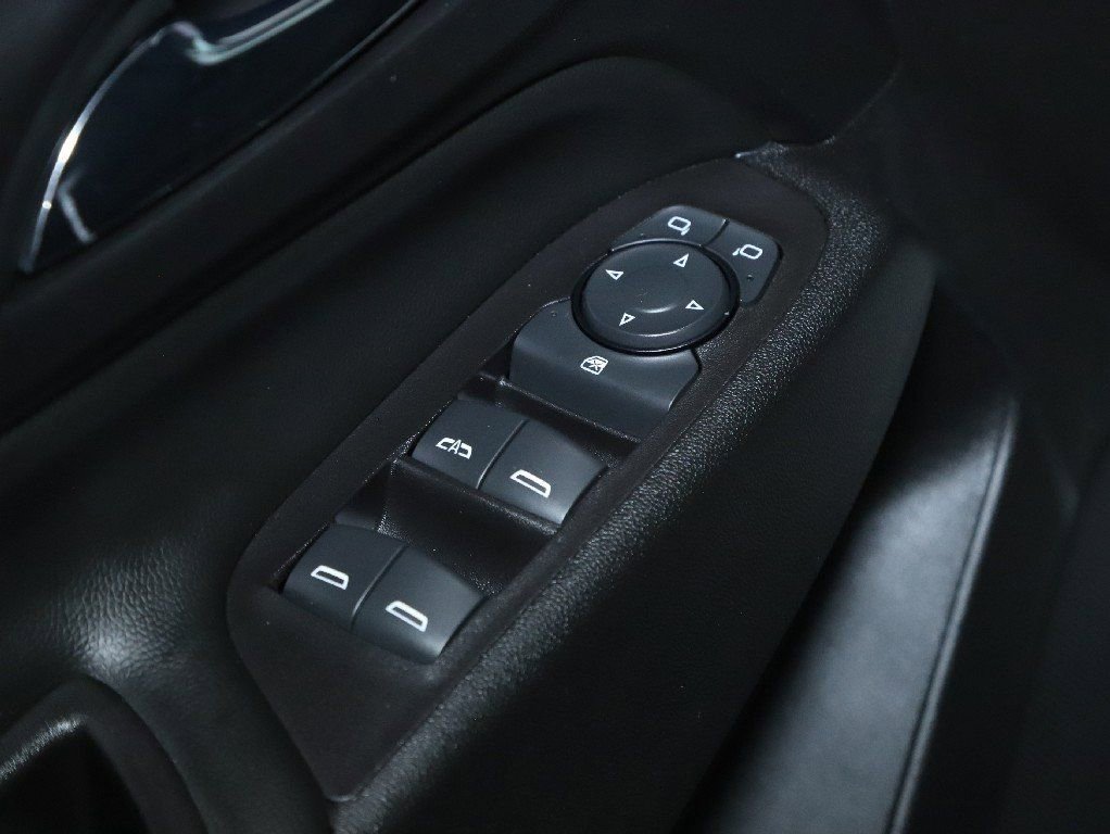 Used 2020 Chevrolet Equinox LT w/ Driver Convenience Package AWD/4WD image 16