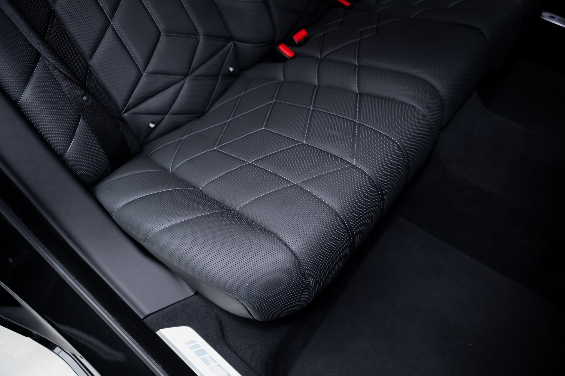 Used 2023 BMW i7 xDrive60 w/ Executive Package 2 image 64