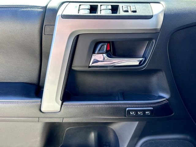 Used 2017 Toyota 4Runner Limited AWD/4WD image 33