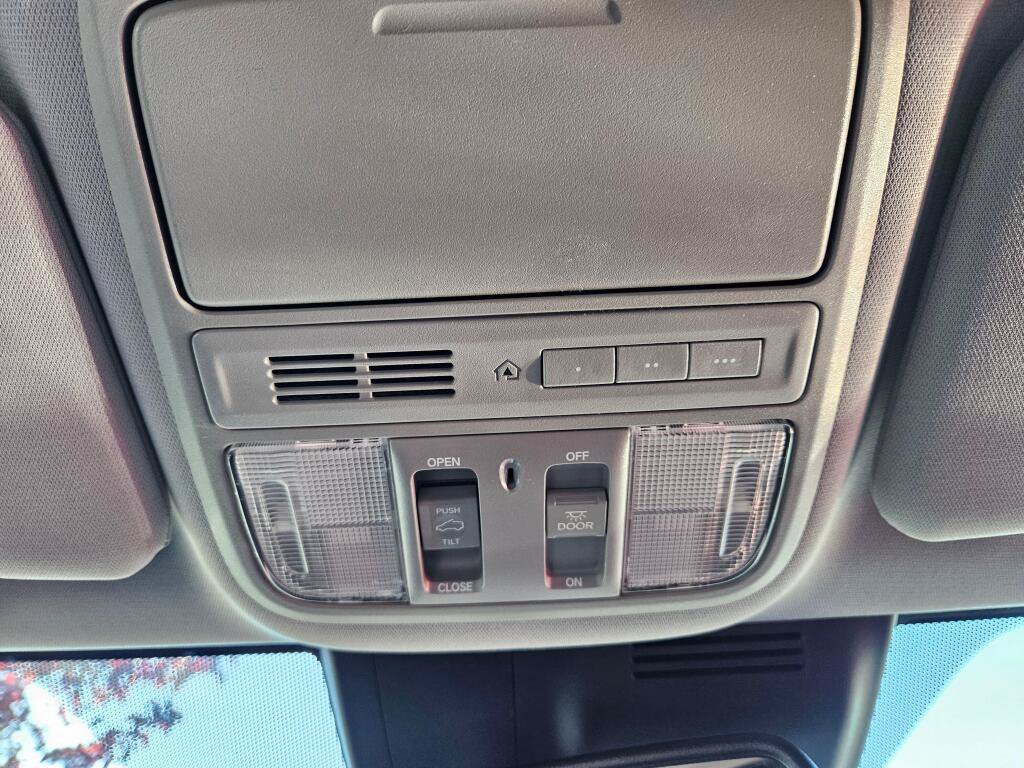 Used 2017 Honda CR-V Touring image 28