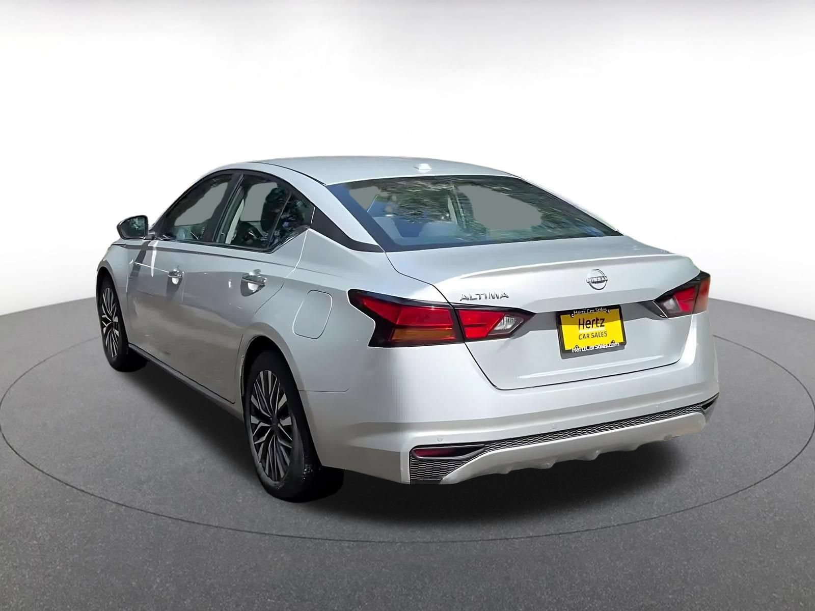 Used 2025 Nissan Altima 2.5 SV FWD image 11