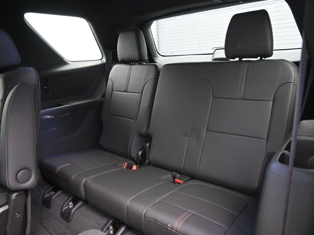 Used 2023 Chevrolet Traverse RS image 30