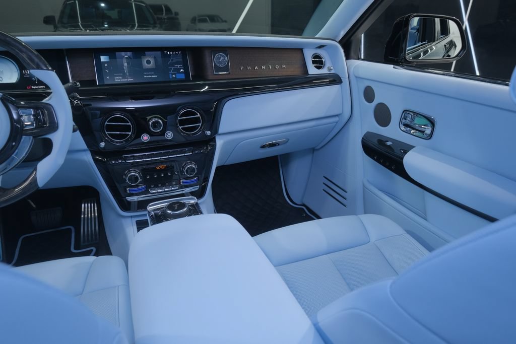 Used 2026 Rolls-Royce Phantom Sedan RWD image 77