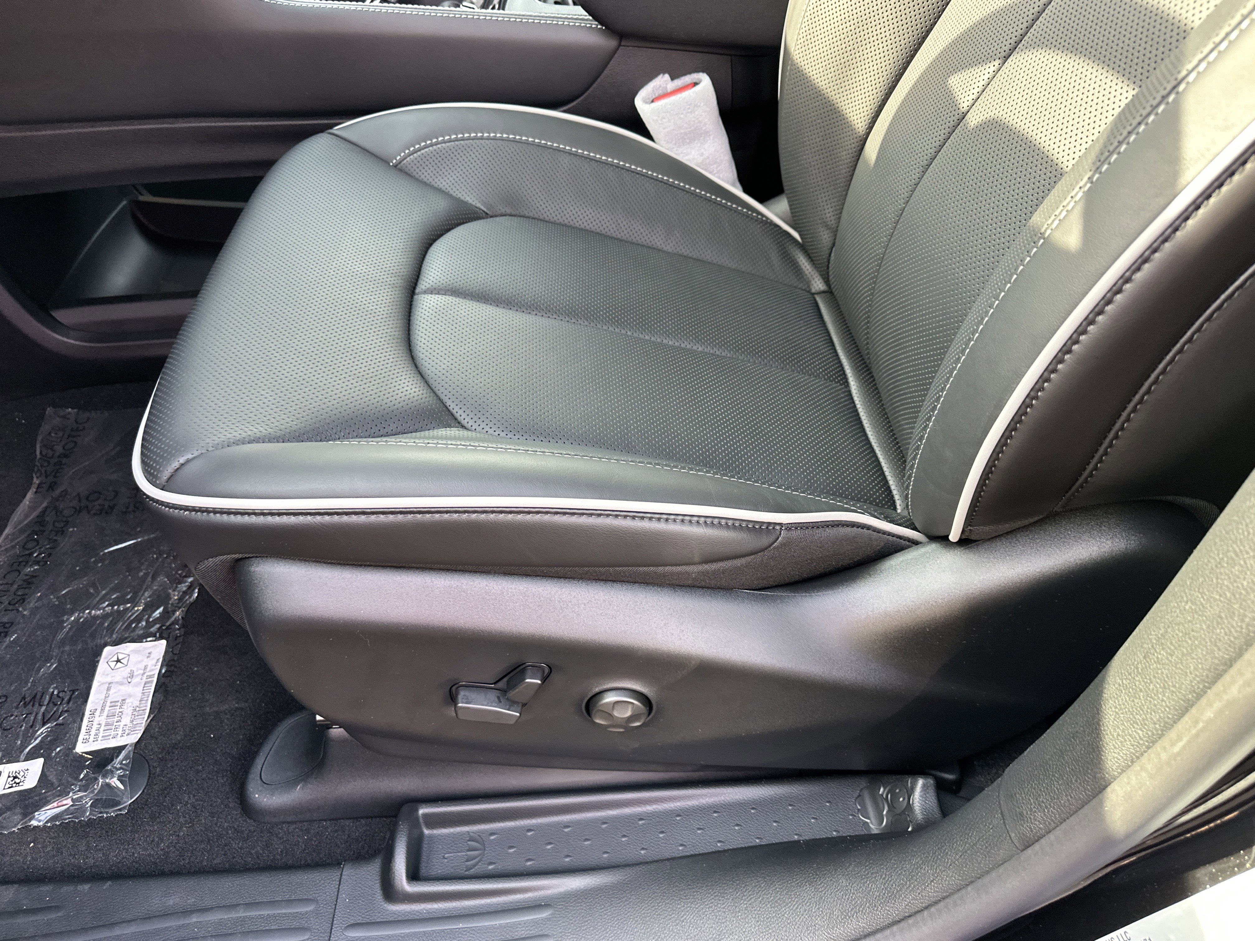 New 2026 Chrysler Pacifica Limited w/ S Appearance Package image 29