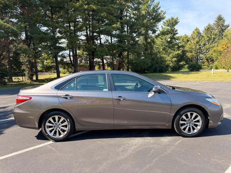 Used 2015 Toyota Camry XLE w/ Moonroof Package FWD image 5