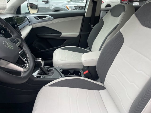 New 2025 Volkswagen Taos SE image 9