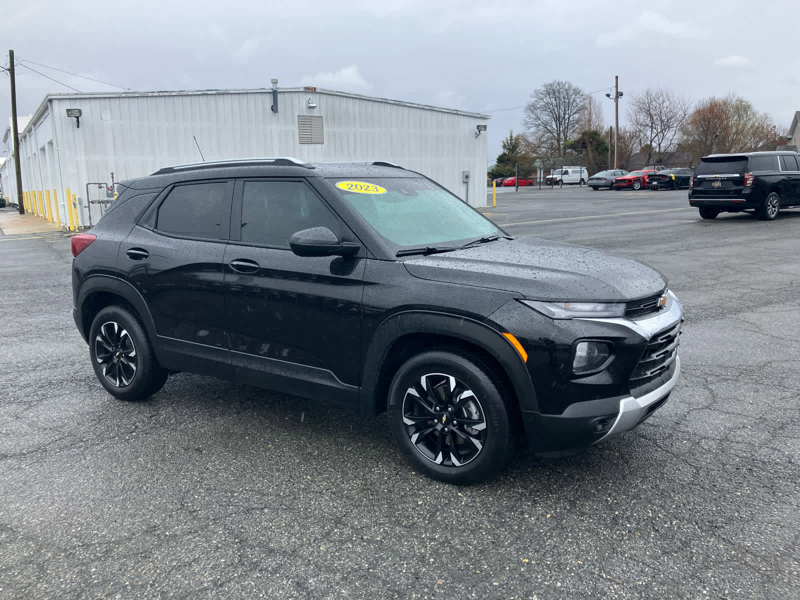 Used 2023 Chevrolet TrailBlazer LT w/ Convenience Package AWD/4WD image 2