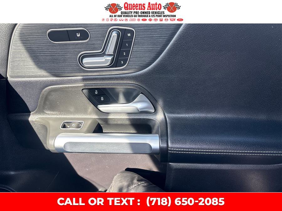 Used 2021 Mercedes-Benz GLB 250 4MATIC w/ Premium Package image 23