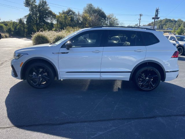 Certified 2023 Volkswagen Tiguan SE R-Line FWD image 4