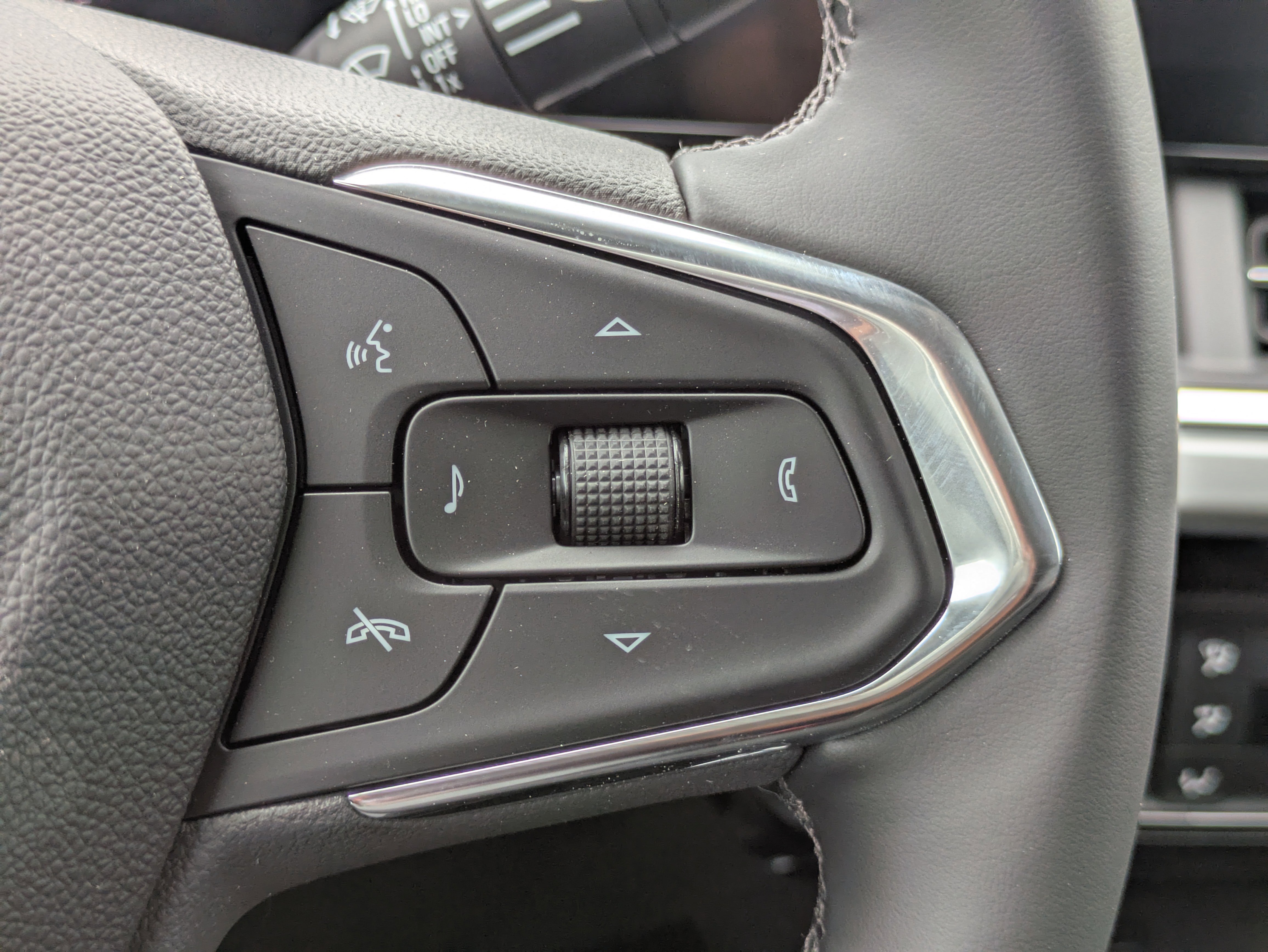 New 2026 Chevrolet Trax LT w/ Driver Confidence Package image 15