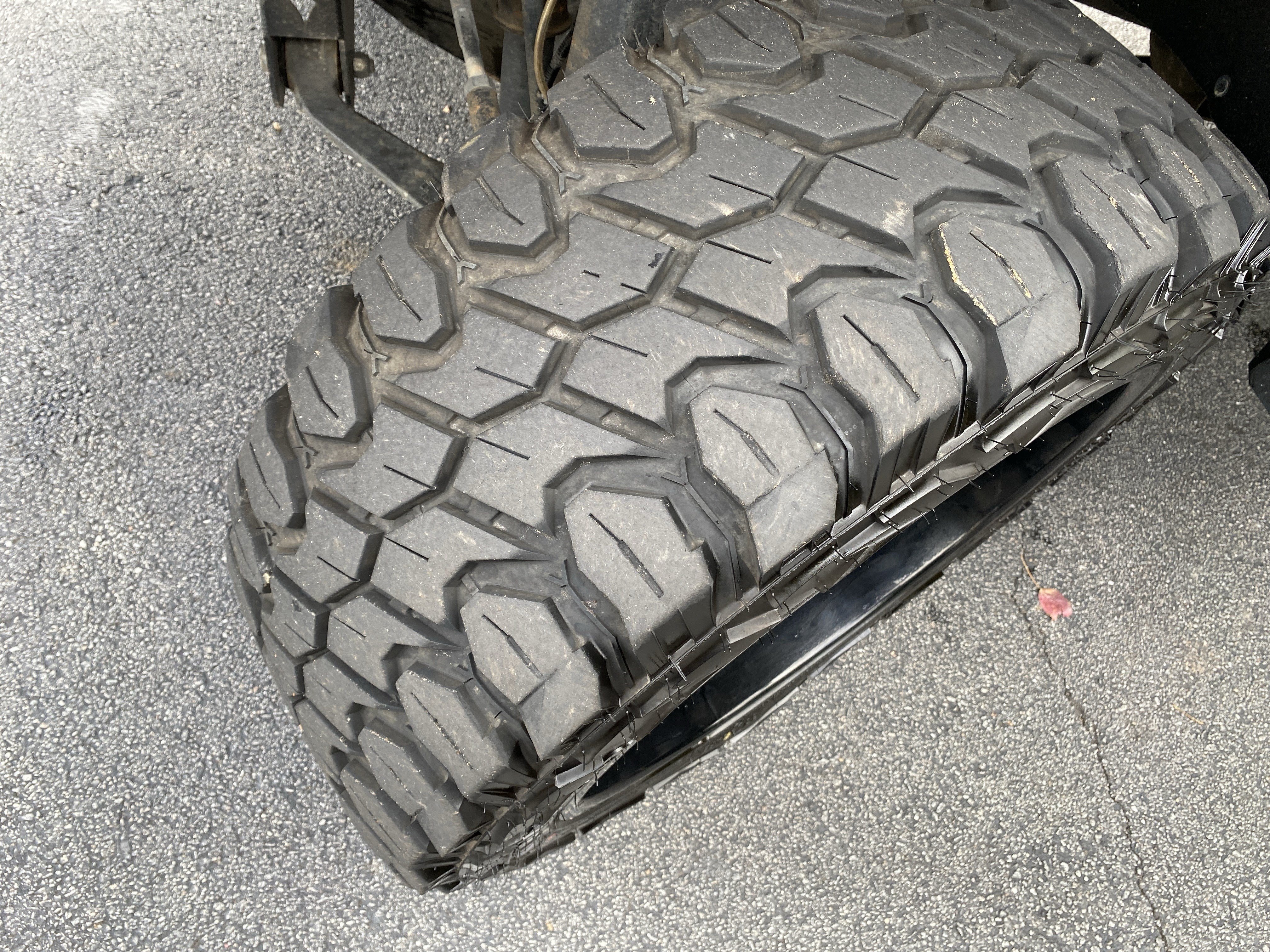 Used 2021 GMC Sierra 2500 AT4 w/ AT4 Premium Plus Package AWD/4WD image 12