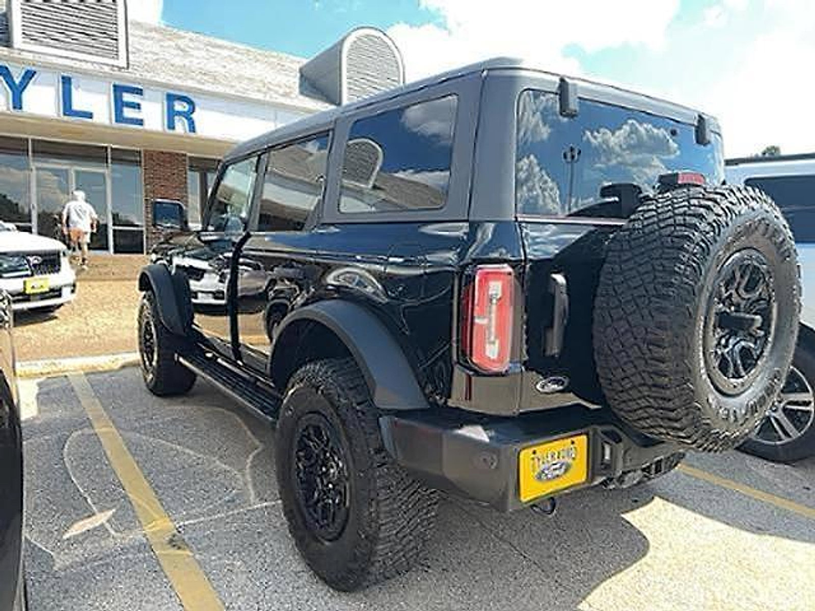 Used 2023 Ford Bronco Wildtrak image 5