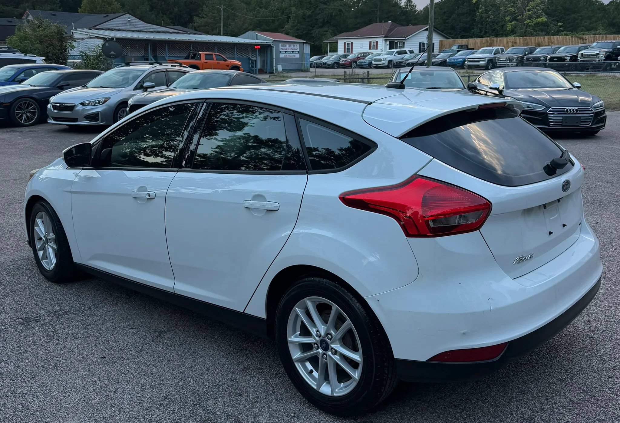 Used 2015 Ford Focus SE FWD image 4