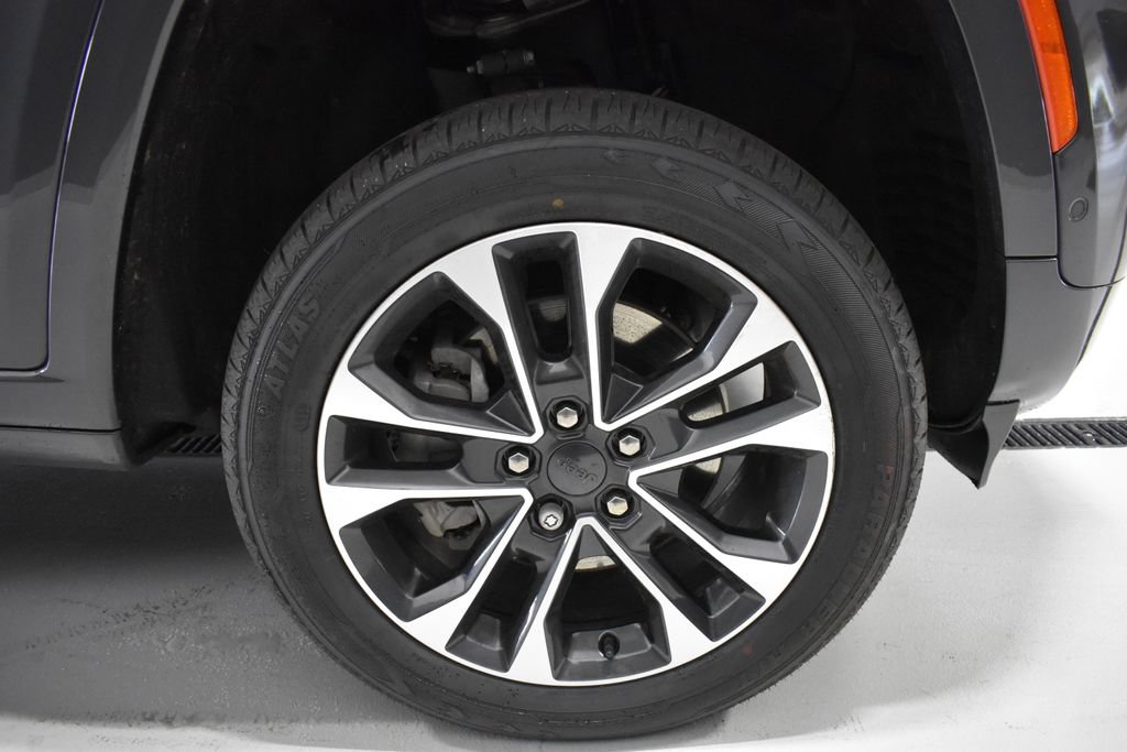 Used 2021 Jeep Grand Cherokee L Overland w/ Luxury Tech Group IV AWD/4WD image 9