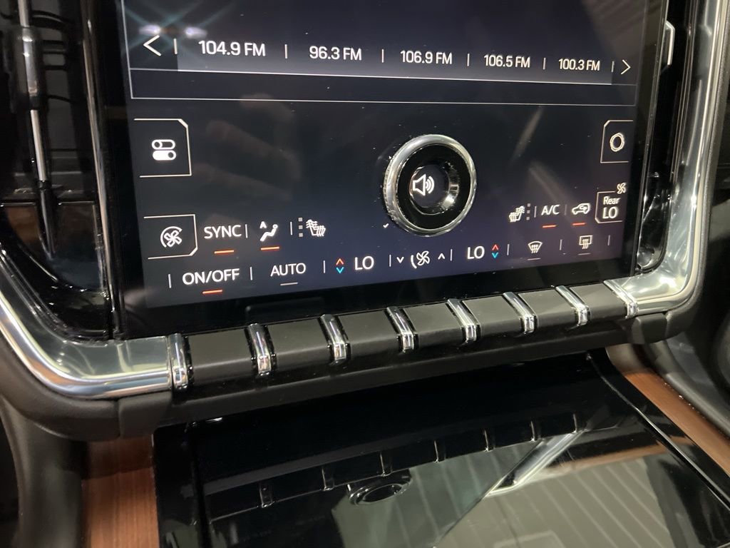 Used 2025 GMC Yukon XL Denali image 30