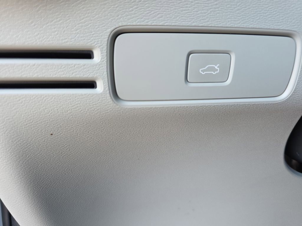 Certified 2023 Volvo XC40 B5 Plus w/ Driver Assist Package image 30