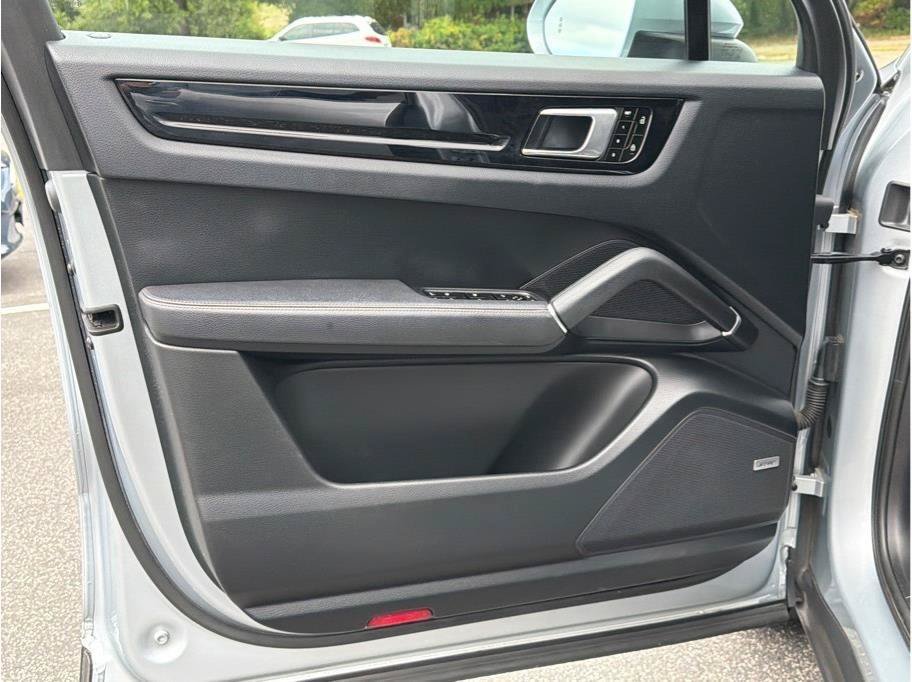 Used 2019 Porsche Cayenne S AWD/4WD image 9