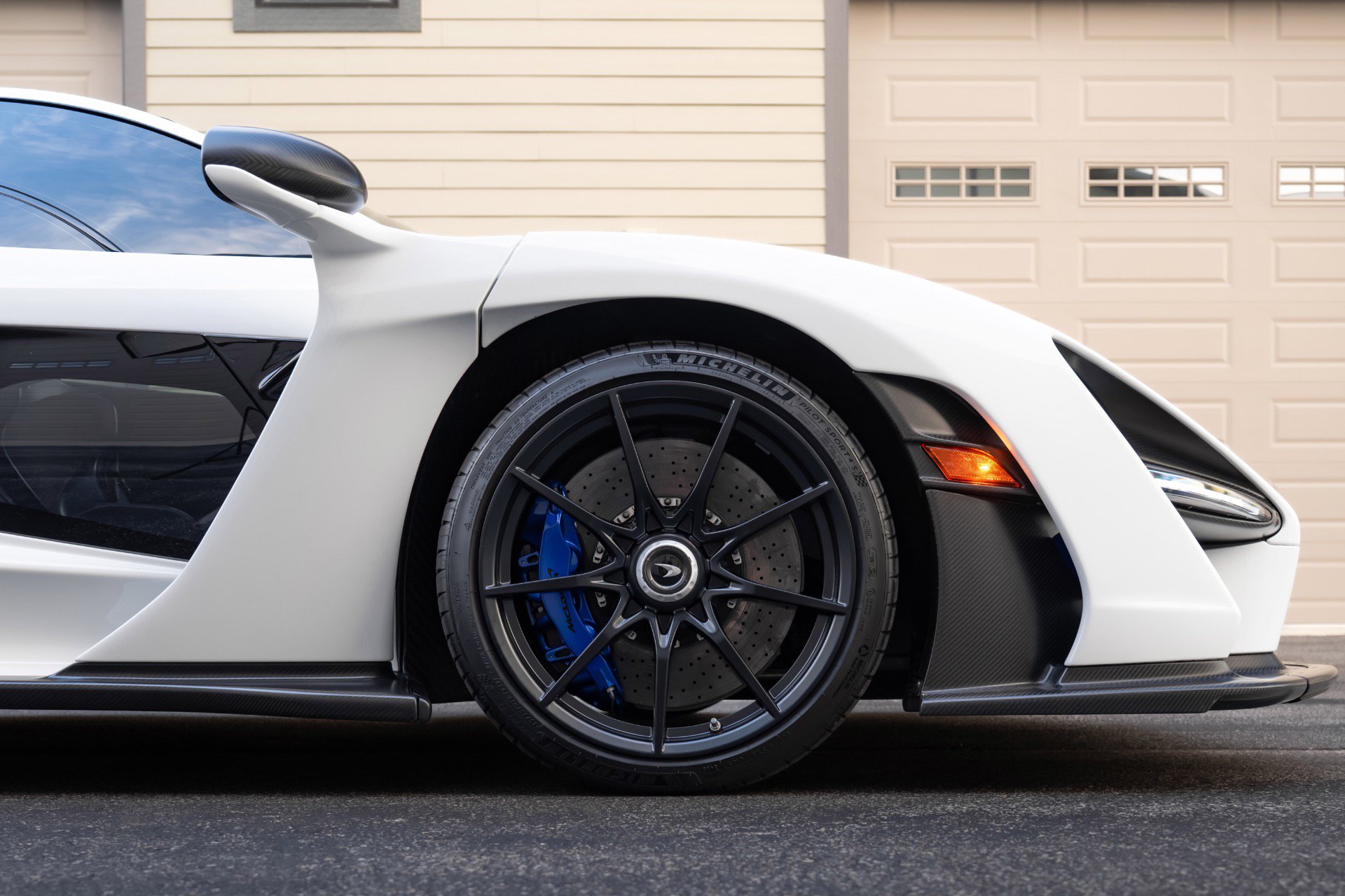 Used 2019 McLaren Senna RWD image 62