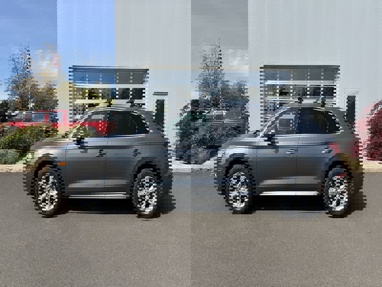 Used 2020 Audi Q5 Prestige w/ Prestige Package image 2