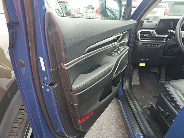 Used 2025 Kia Telluride S image 14