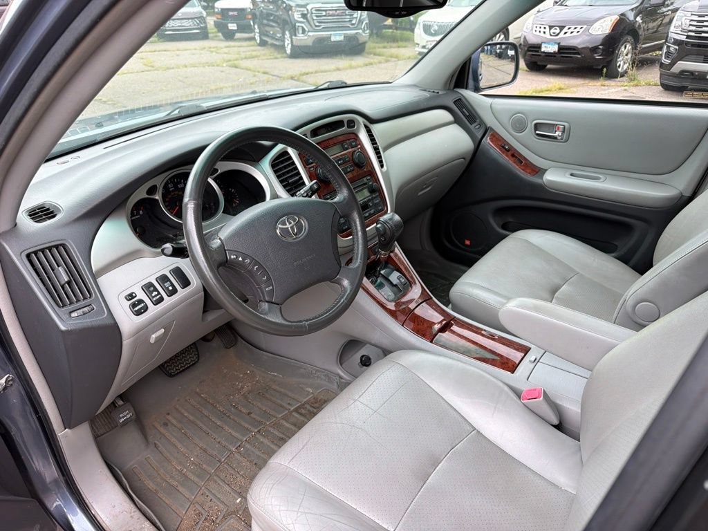 Used 2005 Toyota Highlander Limited w/ Leather Trim Pkg AWD/4WD image 17