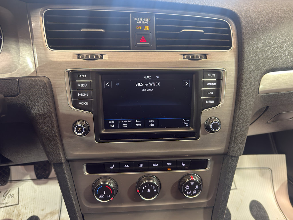 Used 2017 Volkswagen Golf Wolfsburg Edition image 17