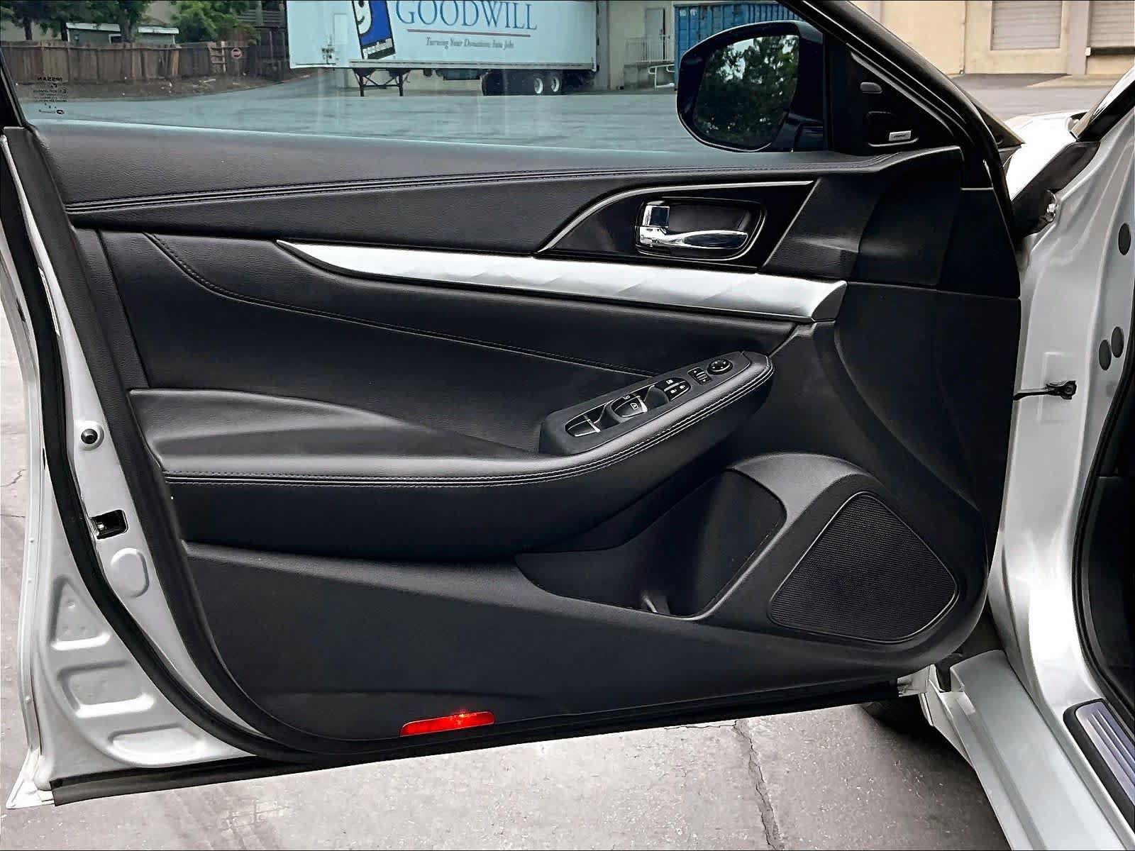 Used 2018 Nissan Maxima SR FWD image 26