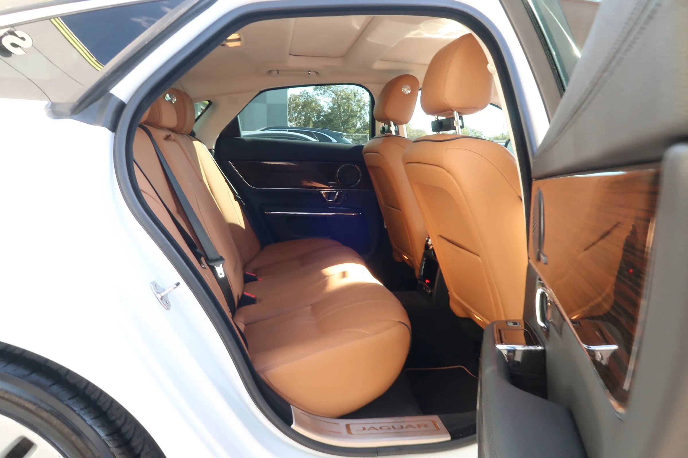 Used 2019 Jaguar XJ R-Sport image 21