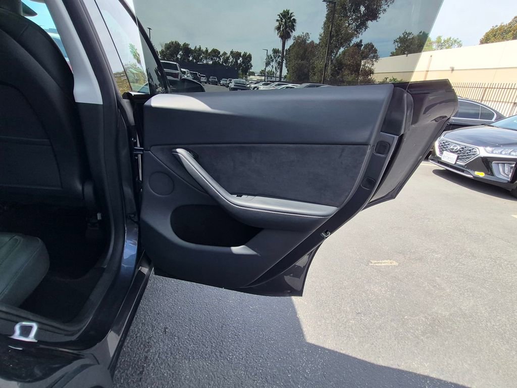 Used 2024 Tesla Model Y Long Range image 30