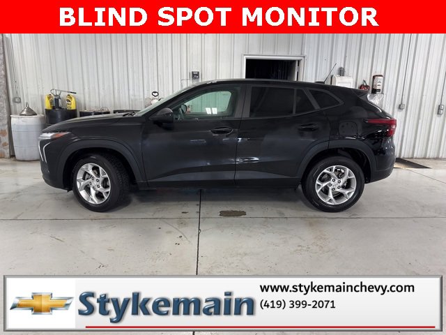 Used 2024 Chevrolet Trax LS w/ LS Convenience Package image 2