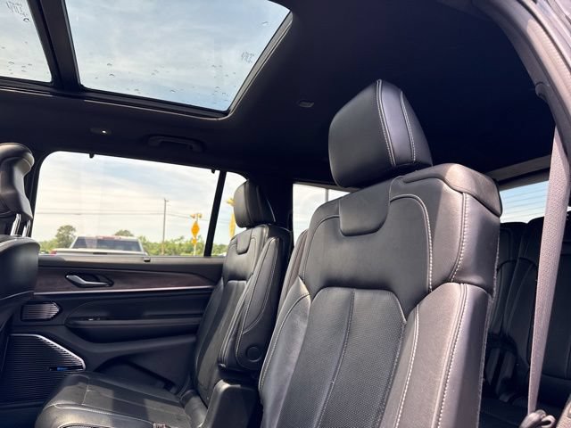Used 2021 Jeep Grand Cherokee L Overland w/ Luxury Tech Group IV AWD/4WD image 28