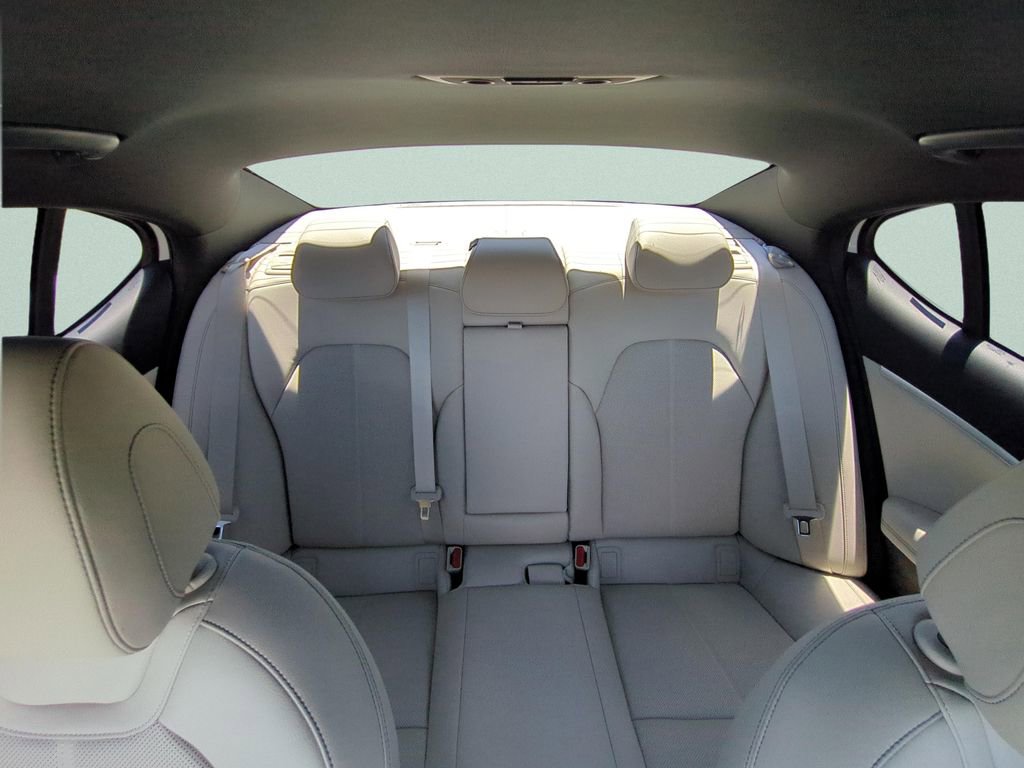 Used 2026 Genesis G70 2.5T RWD image 9