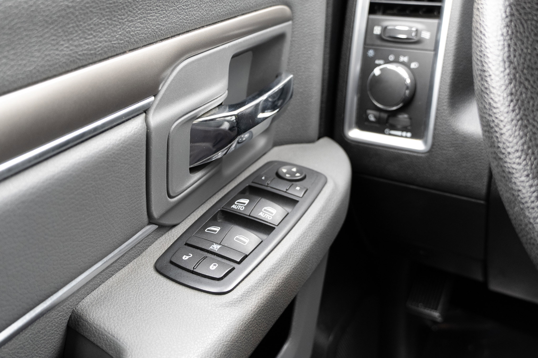 Used 2016 RAM 1500 Classic SLT image 26