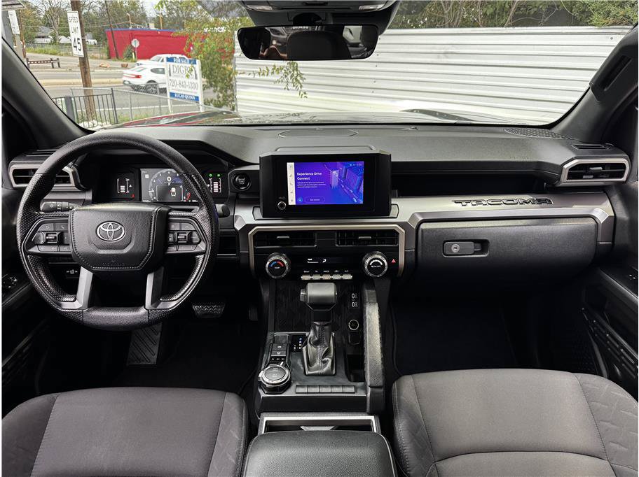 Used 2025 Toyota Tacoma SR5 AWD/4WD image 17