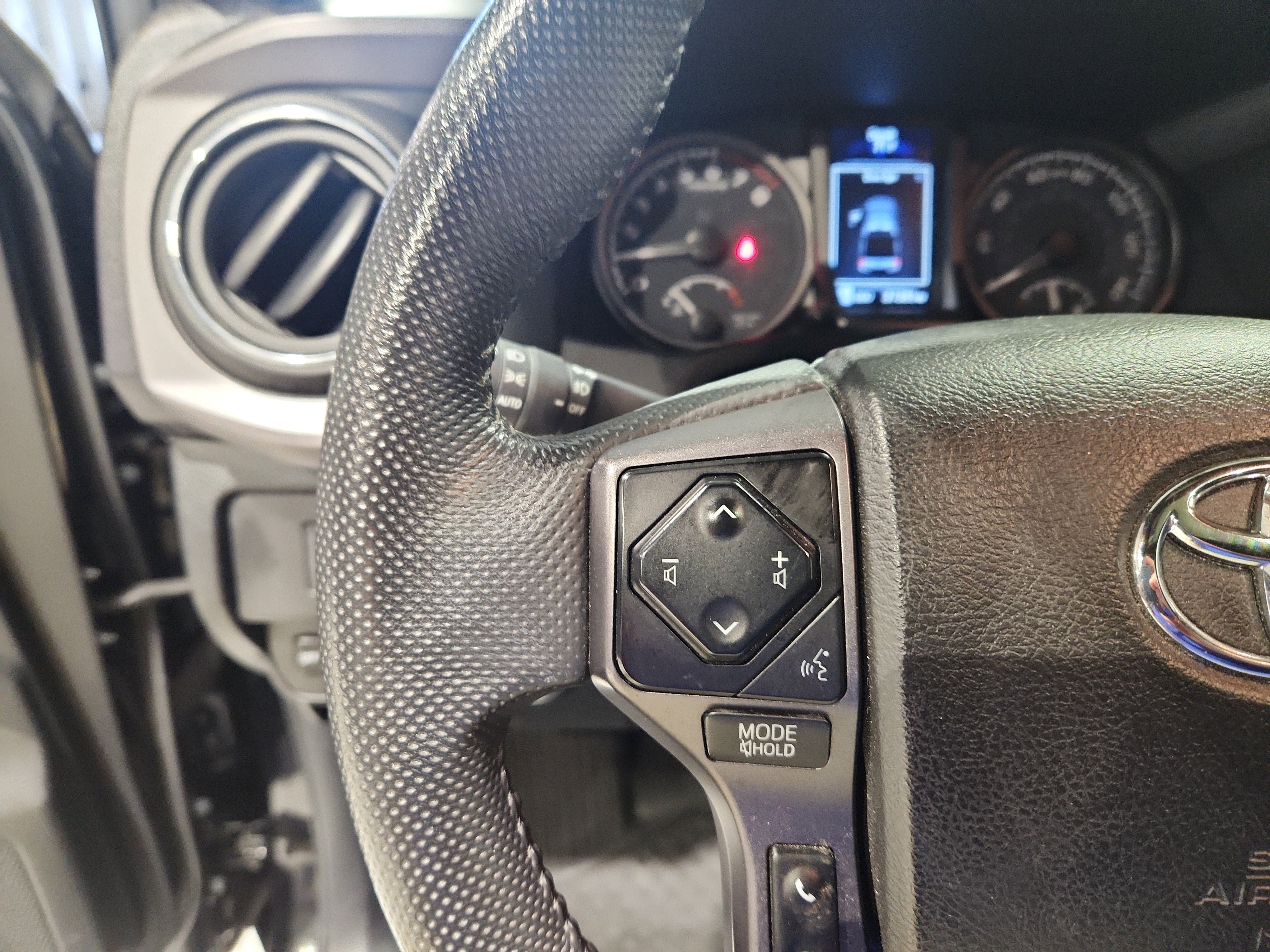 Used 2023 Toyota Tacoma TRD Off-Road image 12