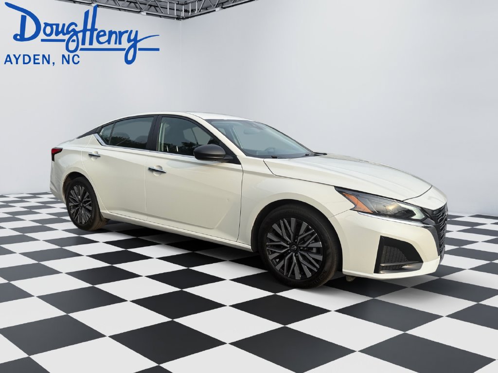 Used 2025 Nissan Altima 2.5 SV FWD image 7