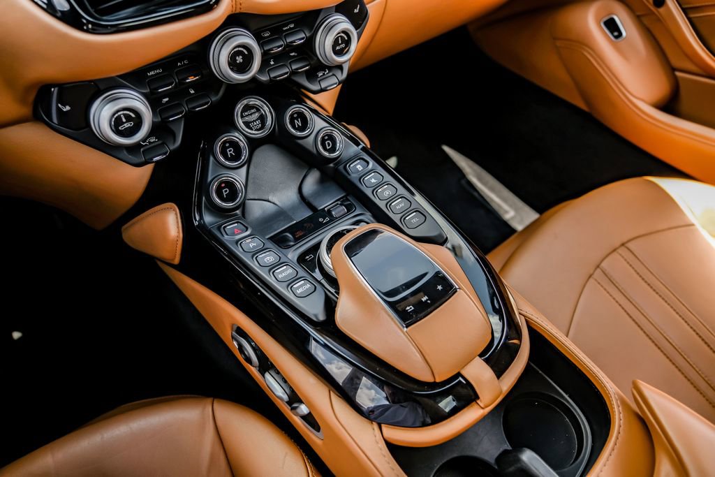Used 2020 Aston Martin V8 Vantage Coupe RWD image 19