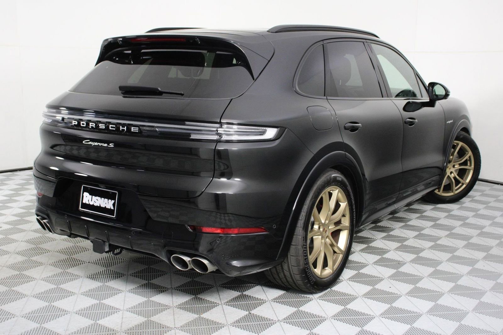 Certified 2025 Porsche Cayenne S image 7