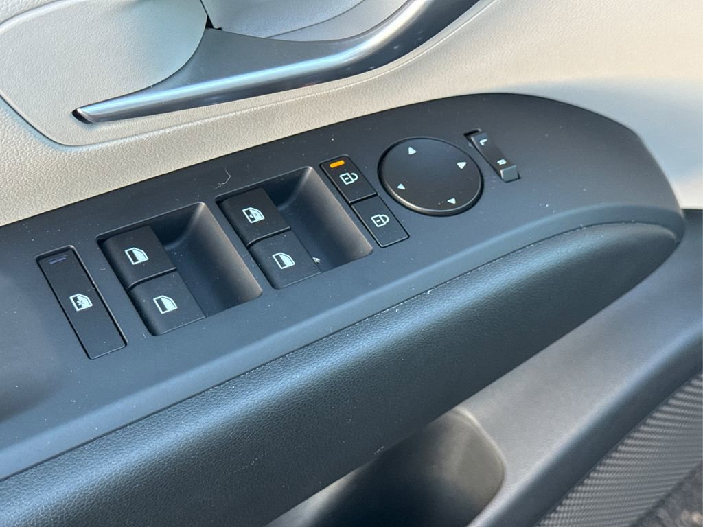 Certified 2025 Hyundai Tucson SE image 28