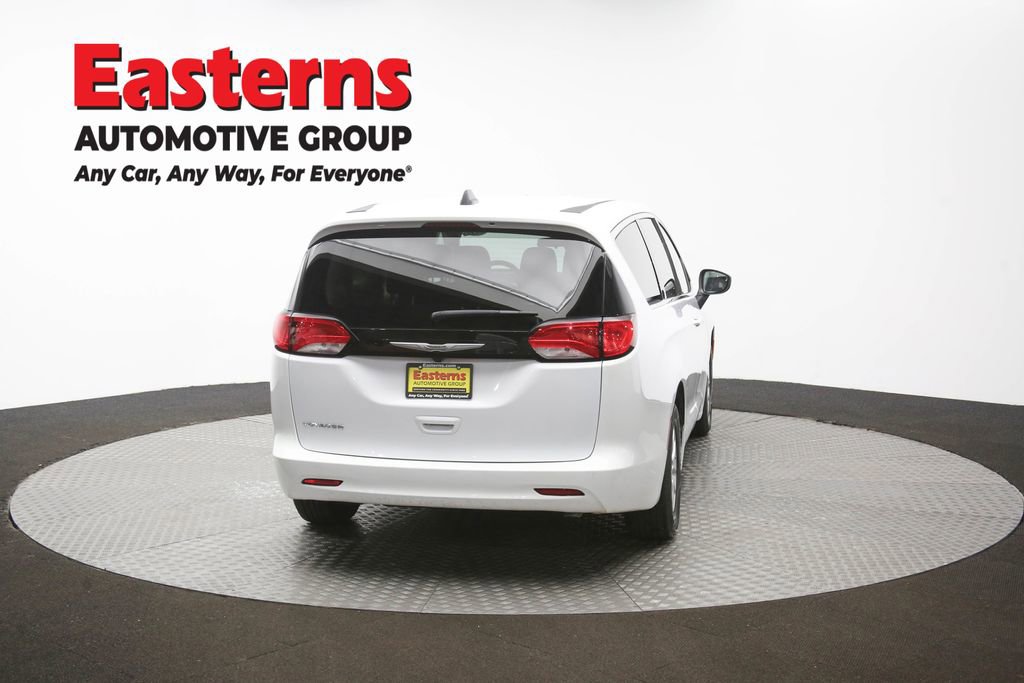 Used 2022 Chrysler Voyager LX image 35