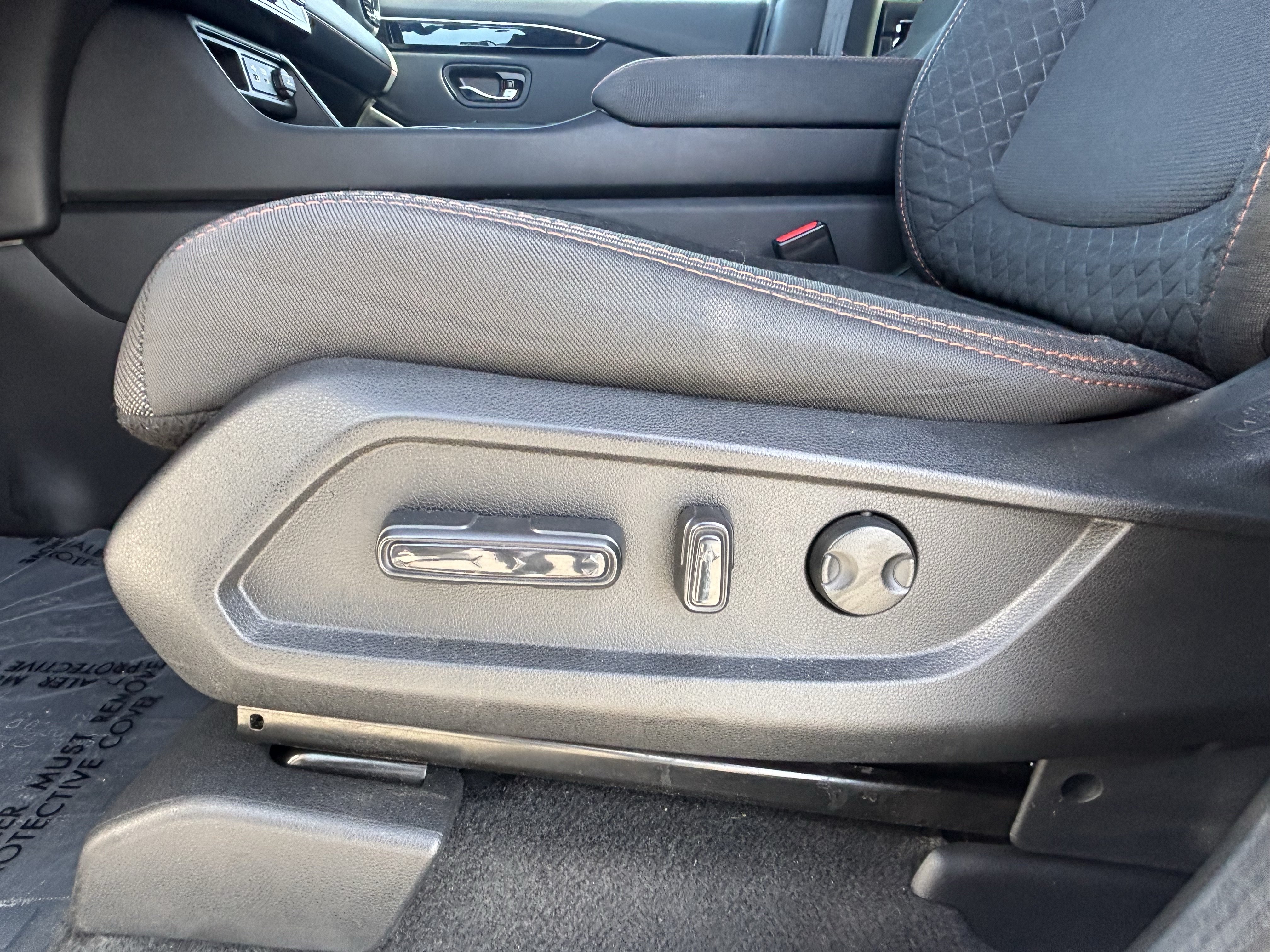 Used 2025 Honda Pilot Sport image 15