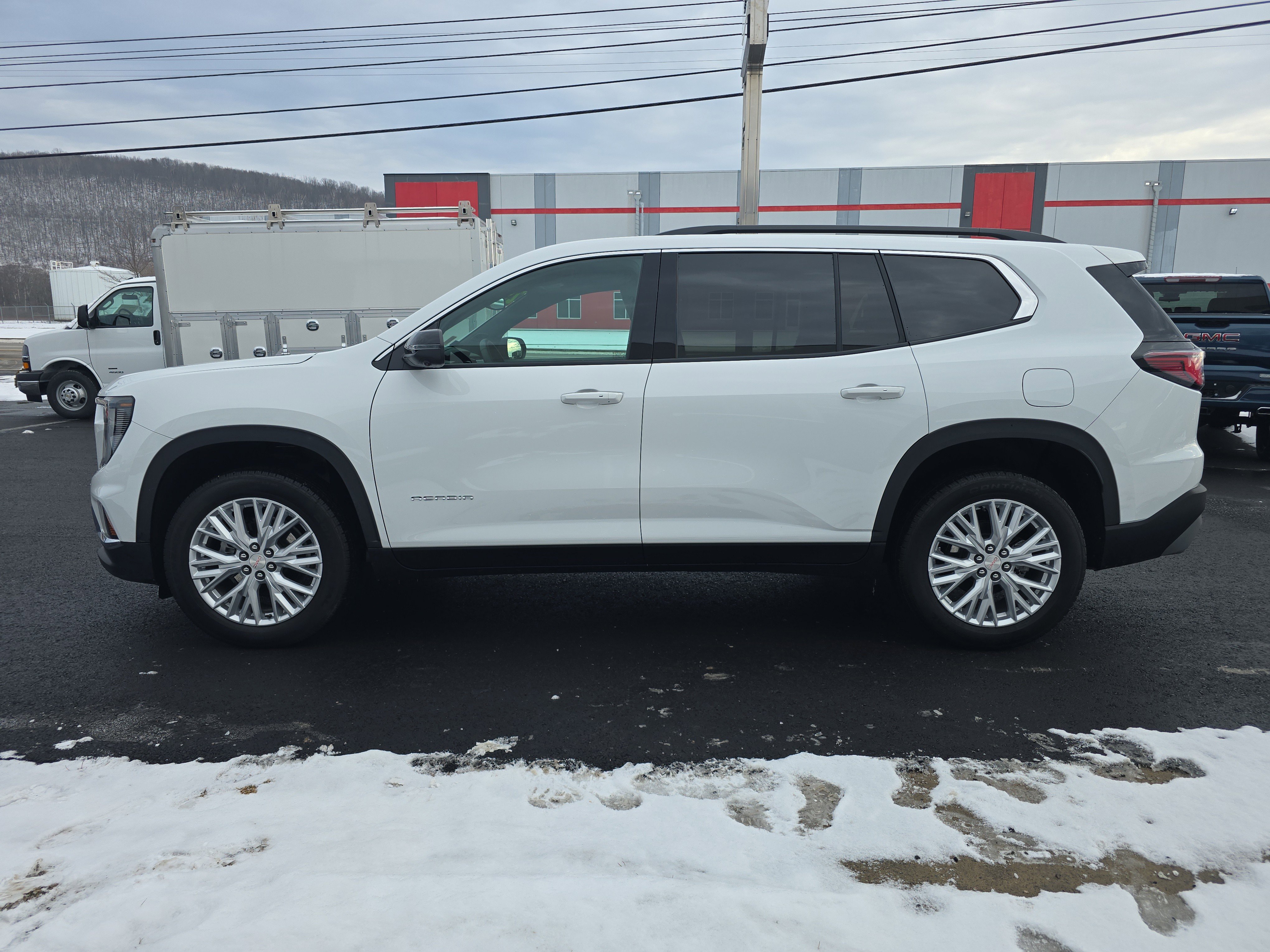 Used 2025 GMC Acadia Elevation w/ Elevation Premium Package image 7